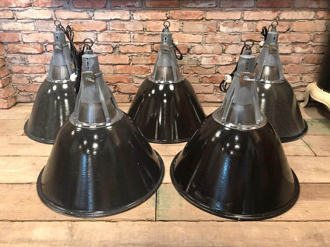 The HUNTのインスタグラム：「〜1960's INDUSTRIAL LAMP 5つ組上がりました☆ ¥28000+税 (送料込み ※一部地域を除く) #thehunt_industrial #INDUSTRIAL #INDUSTRIALLAMP #LAMPSHOP #ANTIQUELAMP #FASHION #GARAGESALE #www.the-hunt.jp」