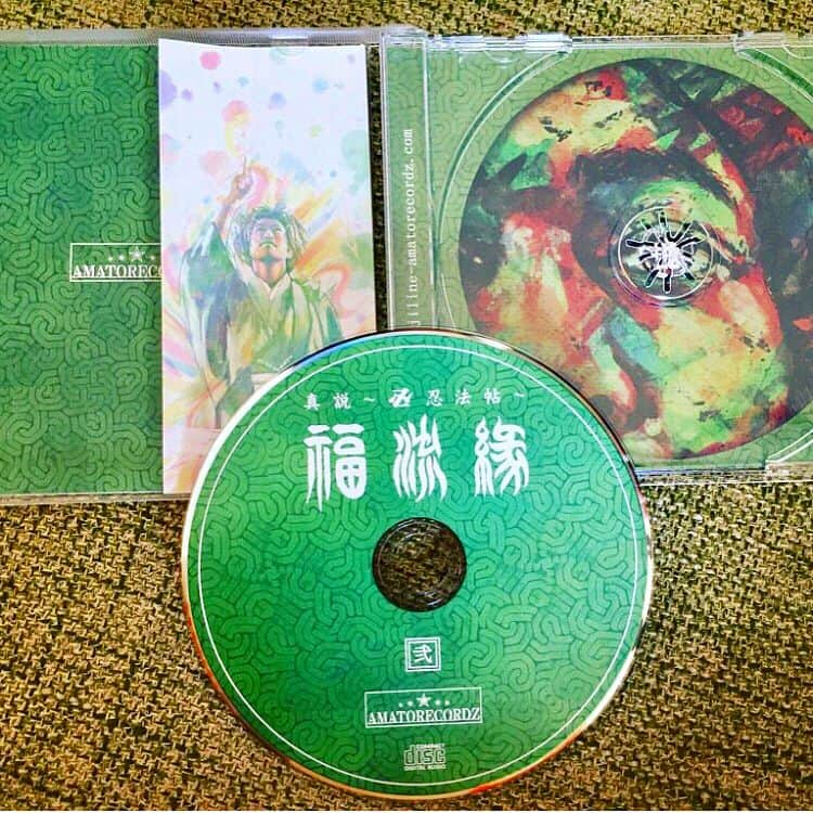 PINKYさんのインスタグラム写真 - (PINKYInstagram)「本日リリース🔥🐉🐲🐉🔥 , Repost from @rueedman . Out today!!🔥🔥💭💭 . 卍LINE 6th ALBUM . 『真説 ～卍忍法帖～ 福流縁』 . 弐ノ巻 ”地” . 卍LINE名義最後、 怒涛の4週連続リリース2週目💥💥 俺もガイアシンフォニーで参加して〼💭 ・・・ #卍line #福流縁 #地 #Amatorecordz #newalbum #bro」5月24日 18時37分 - shanti_pinky_shanti