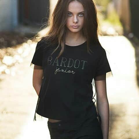 メイカ・ウーラードのインスタグラム：「step by step and going for my b'day @meikawoollard」