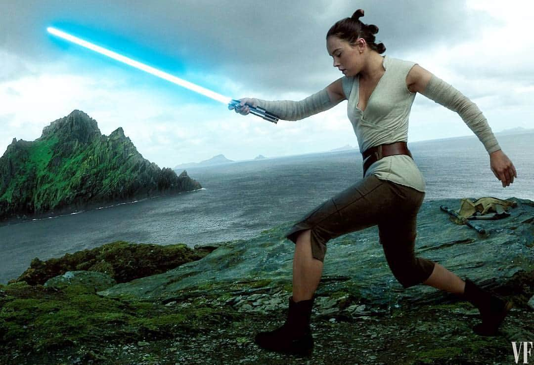 デイジー・リドリーさんのインスタグラム写真 - (デイジー・リドリーInstagram)「Lightsaber Rey will forever be my favourite Rey. ❤」5月24日 23時47分 - planeriderryn