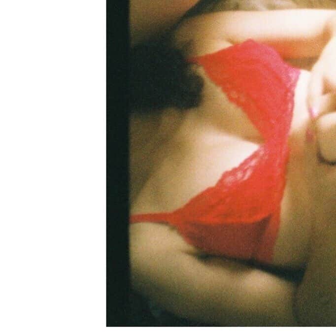 花盛友里のインスタグラム：「Shooting for @victoriadiary lingerie! . . #japan #lingerie #girl #japanese #portraits #脱いでみた」