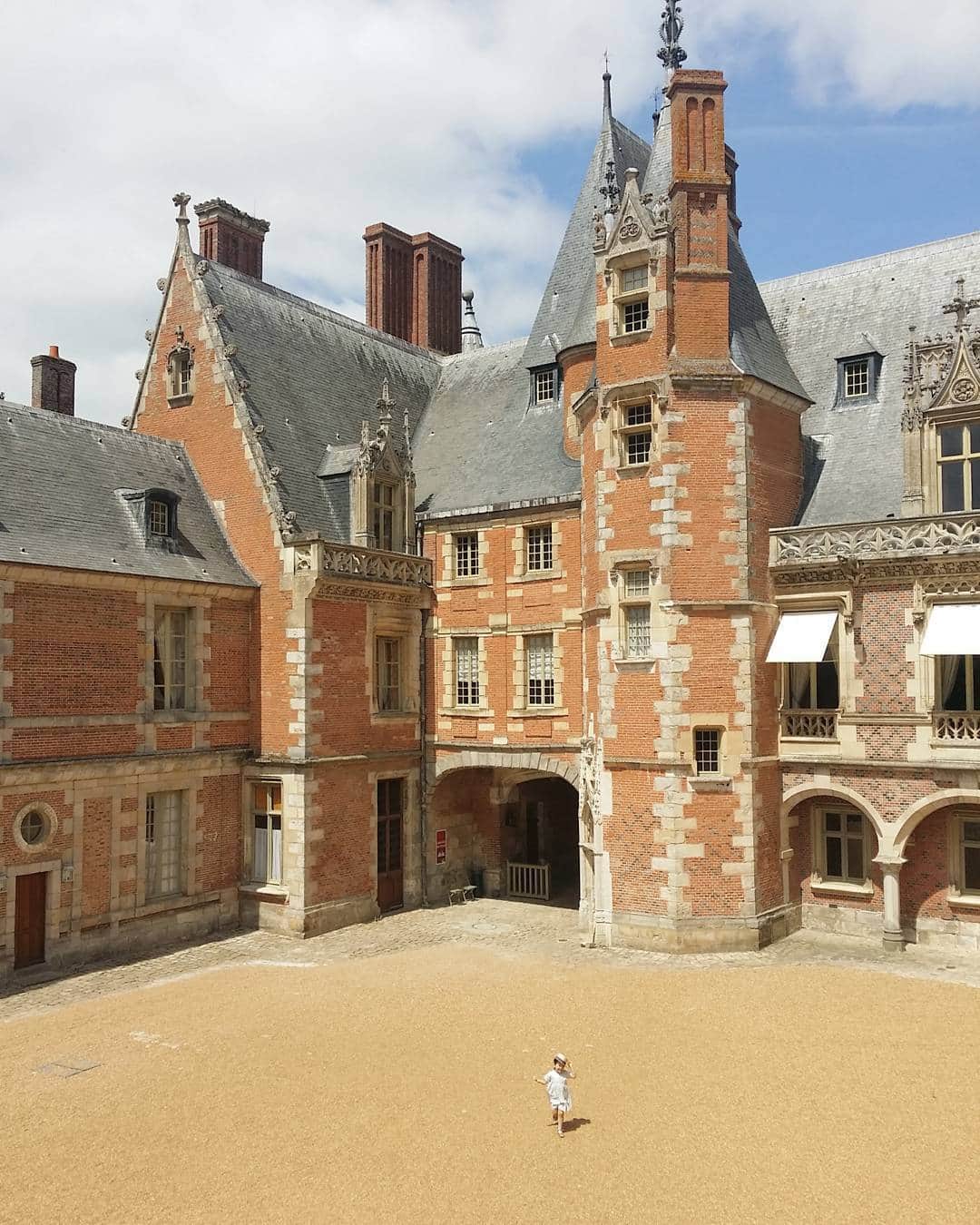 フィロとポンポンさんのインスタグラム写真 - (フィロとポンポンInstagram)「miniature Gigantesque 🏰 ▪ Château de Maintenon」5月25日 6時34分 - philo_pompon