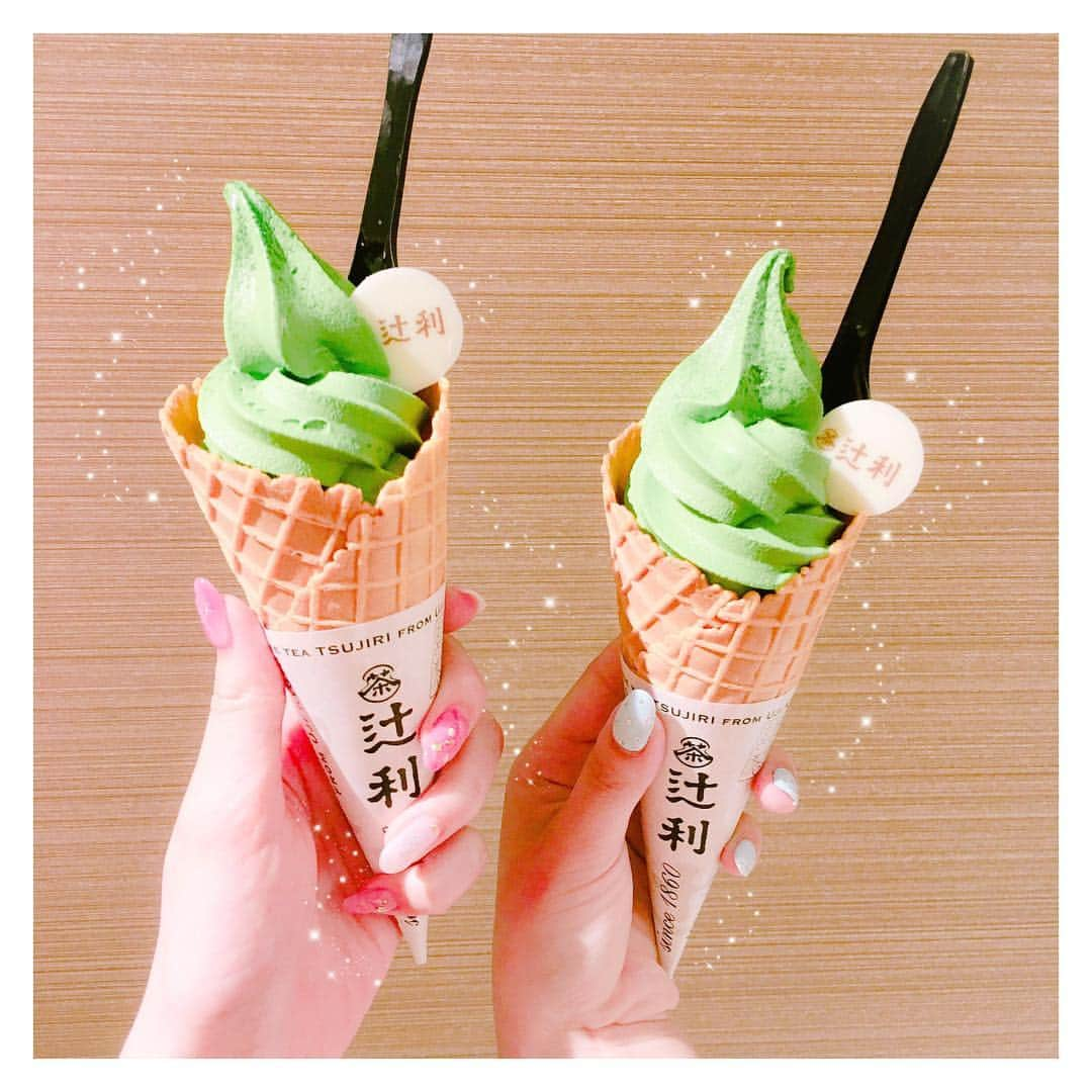 MIKIRUNさんのインスタグラム写真 - (MIKIRUNInstagram)「🍦💚 辻利のソフトクリーム♡♡♡ GINZA SIX 行った時に食べた😋💘 抹茶が濃厚で美味しかった〜❤︎ 前に修学旅行で京都行った時は 抹茶がそんな好きじゃなくて 辻利行ったんだけど、ほうじ茶パフェ食べたな…😌 今は抹茶好きになった٩(･q･｡)۶💓 #辻利 #tujiri #ginzasix #ギンザシックス #抹茶 #ソフトクリーム #抹茶ソフトクリーム #🍦 #辻利ソフト #宇治抹茶 #sweets #スイーツ  #限定 #限定メニュー #銀座 #ginza」5月25日 17時07分 - mk6v6s2