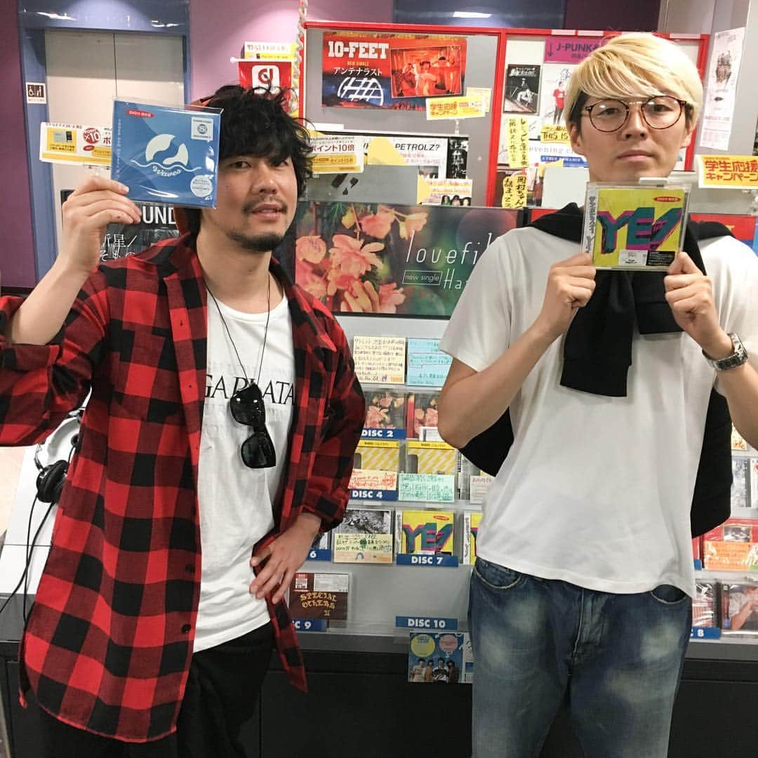 のインスタグラム：「タワーレコード池袋店さんへ！ こちらはエレベーター出てすぐの裏手で展開して頂いてます！  #lovefilm #タワーレコード池袋店 #タワレコ」