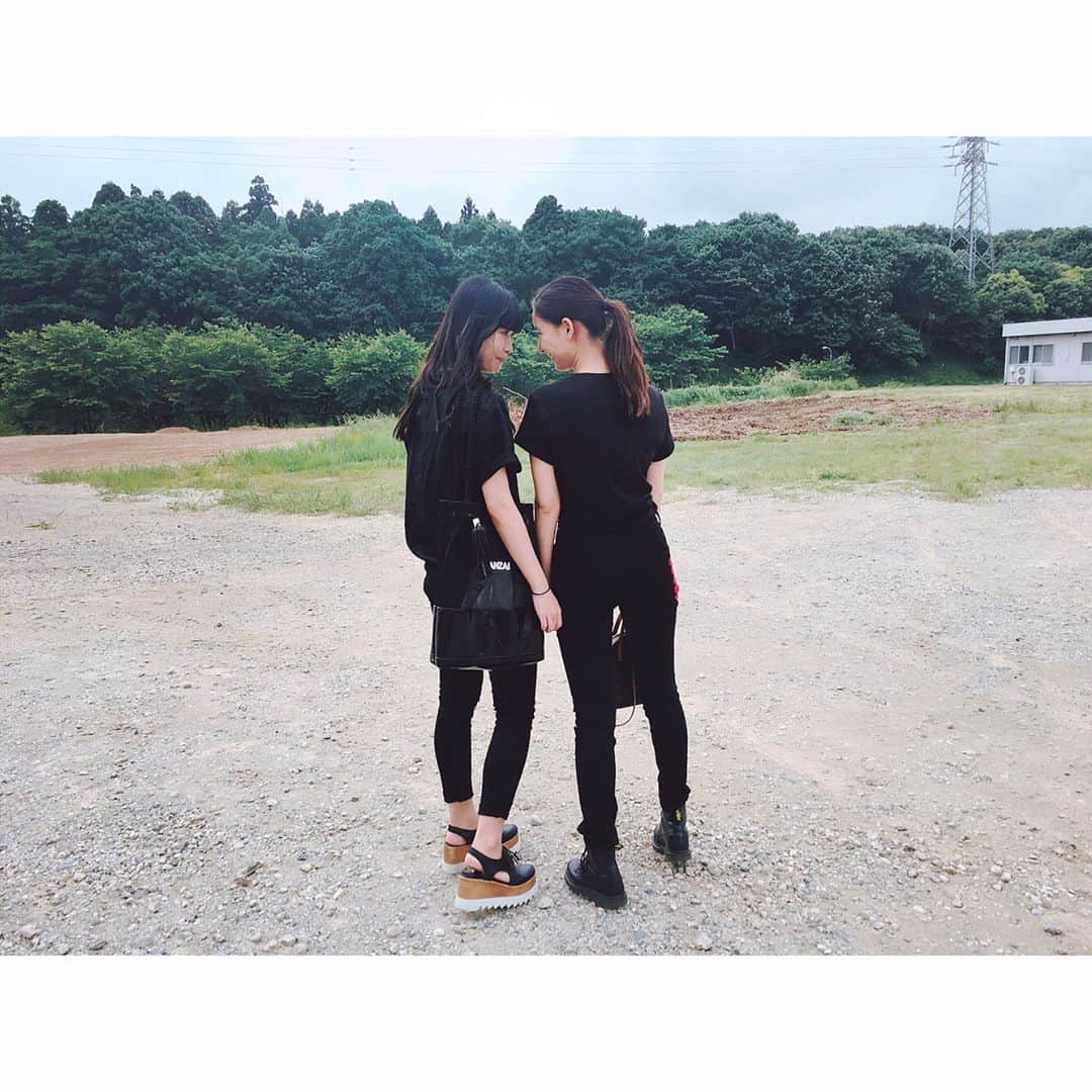 新木優子さんのインスタグラム写真 - (新木優子Instagram)「今日はこの方とご一緒でした😌❤️ 服装がモロ被り😂♡ 頑張るぞ‼︎‼︎ 癒されたぁ。  #馬場ふみか #癒し系 #いつも思うけどね #本当にいい匂いがするの。」5月25日 23時56分 - yuuuuukko_