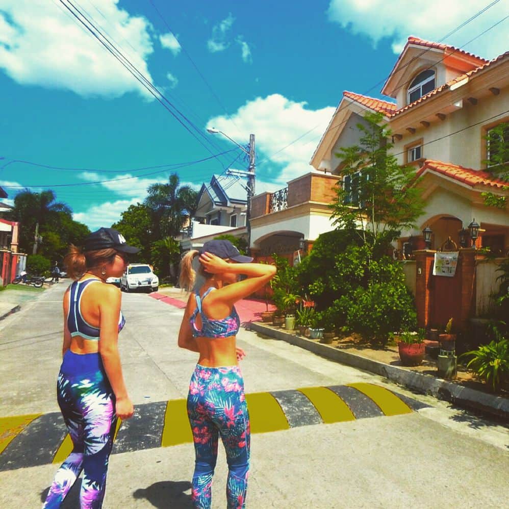 Jurina Otsukiのインスタグラム：「work work🌴🌞🐾 #Philippines 🇵🇭 #MANILA 🌺 #ROXY 🍍 #sunny ☀️」