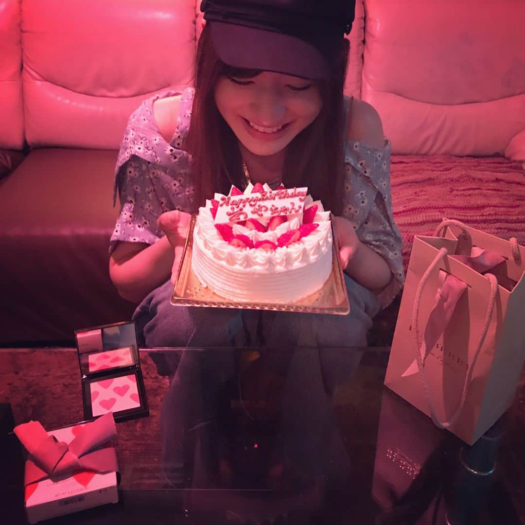 北川彩さんのインスタグラム写真 - (北川彩Instagram)「. 25歳になりました🎂 これでレッズと同い年♡ . みなさんのおめでとうって言葉がとても嬉しかったです ありがとうございました🙏💕 . #5月24日 #birthday」5月26日 14時00分 - aya_kitagawa_