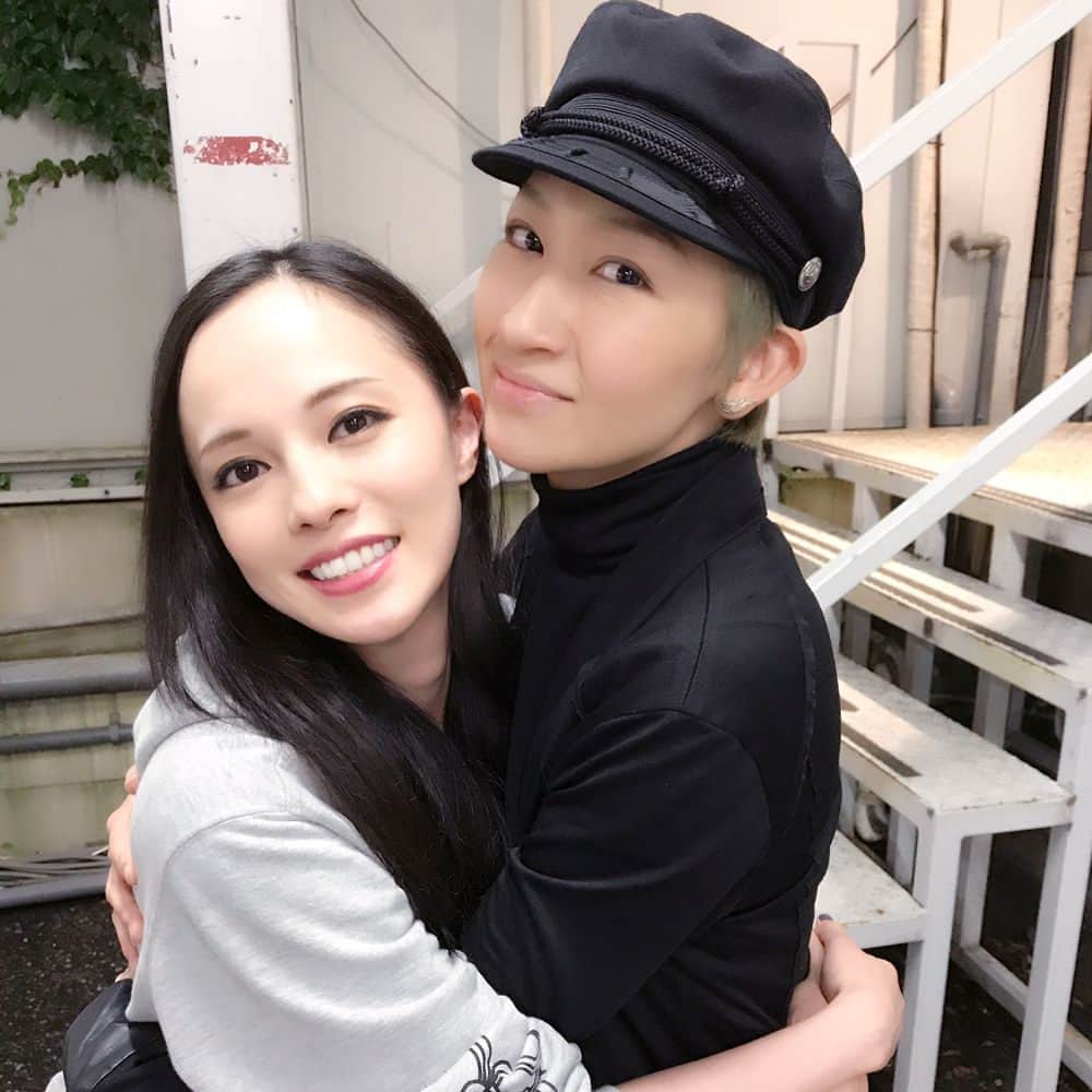 大湖せしるさんのインスタグラム写真 - (大湖せしるInstagram)「日付変わってしもたけど投稿さしてー！ NARUTO、19時公演無事終了。 お天気悪い中 皆様おぉきにでしたぁ。 今日は 可愛い下級生ほのり&ロココと、、、 なななんと！！ 雪ちゃんこと 未涼亜希様が！！！ あーもー幸せすぎて 眠れるか心配っ♡ #ナルステ #naruto  #ninja  #宝塚 #雪組 #未涼亜希 さん #雪丸様❤︎ #妃桜ほのり #月華雪乃 #tsunade  #大好き #仲間」5月27日 0時16分 - cecile_daigo