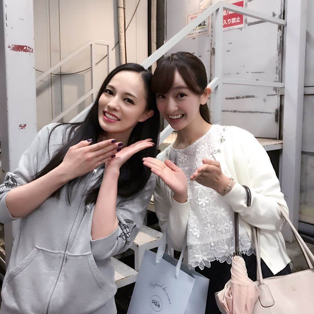 大湖せしるさんのインスタグラム写真 - (大湖せしるInstagram)「日付変わってしもたけど投稿さしてー！ NARUTO、19時公演無事終了。 お天気悪い中 皆様おぉきにでしたぁ。 今日は 可愛い下級生ほのり&ロココと、、、 なななんと！！ 雪ちゃんこと 未涼亜希様が！！！ あーもー幸せすぎて 眠れるか心配っ♡ #ナルステ #naruto  #ninja  #宝塚 #雪組 #未涼亜希 さん #雪丸様❤︎ #妃桜ほのり #月華雪乃 #tsunade  #大好き #仲間」5月27日 0時16分 - cecile_daigo