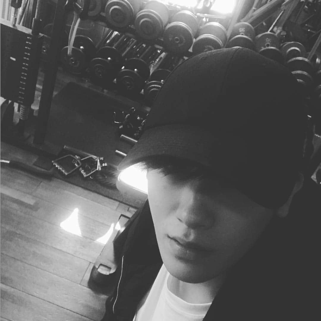 ヒョンシク さんのインスタグラム写真 - (ヒョンシク Instagram)「💪🏻」5月26日 16時43分 - phs1116