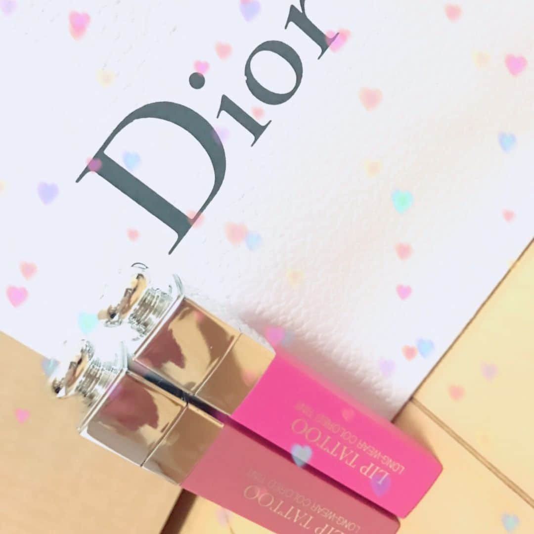 石塚つきみのインスタグラム：「#dior の#リップティント が毎日大活躍してくれています😘✨ ＊ 色は大人っぽい#ナチュラルヌード と 春夏っぽい#ナチュラルピンク の2色を気分で使い分けて✌🏻 ＊ 今日はナチュラルヌードの方をつけているのだけど 発色も◎でマットな感じです♪ ＊ わたしの唇が薄すぎるため、なかなか伝わりずらくてすみません！！笑 ＊ 今日はこれからもんじゃ焼き食べ行くぞーっ☺️ ＊ ＊ #japanesegirl #makeup #make #cosmetics #リップタトゥー #pink #instagirl #dioraddict #diormakeup #selfie #얼짱 #셀카 #裸眼女子」