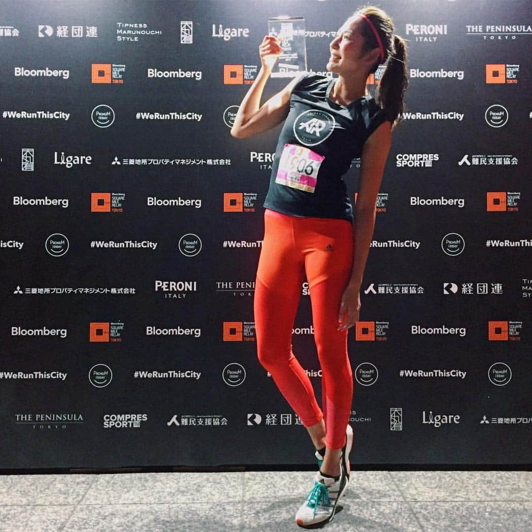 福田萌子さんのインスタグラム写真 - (福田萌子Instagram)「🏆🏆🏆 I won the #bloombergsquaremilerelay in Tokyo. ブルームバーグスクエアマイルリレー優勝しました❗️❗️❗️ ・ 走る場所、時間、イベント、全てが最高でした。 ランニングで1番だなんて信じられないぐらい嬉しい。 みんな本当に有難う。 ・ 私は今日も上から下までadidas。表彰式も盛大で、速い理由がここにあるって、きっとみんな思ってくれたかなっ。 ・ #run #running #runningcommunity #workout #helthylife #fitness #fitnessmotivation #motivation #adidas #adidastokyo #adidaswomen #adidasambassador #winner #bloombergsquaremile #werunthiscity #whyiruntokyo #tokyo #marunouchi #love #sportstraveler #スポーツトラベラー」5月26日 21時44分 - moekofukuda