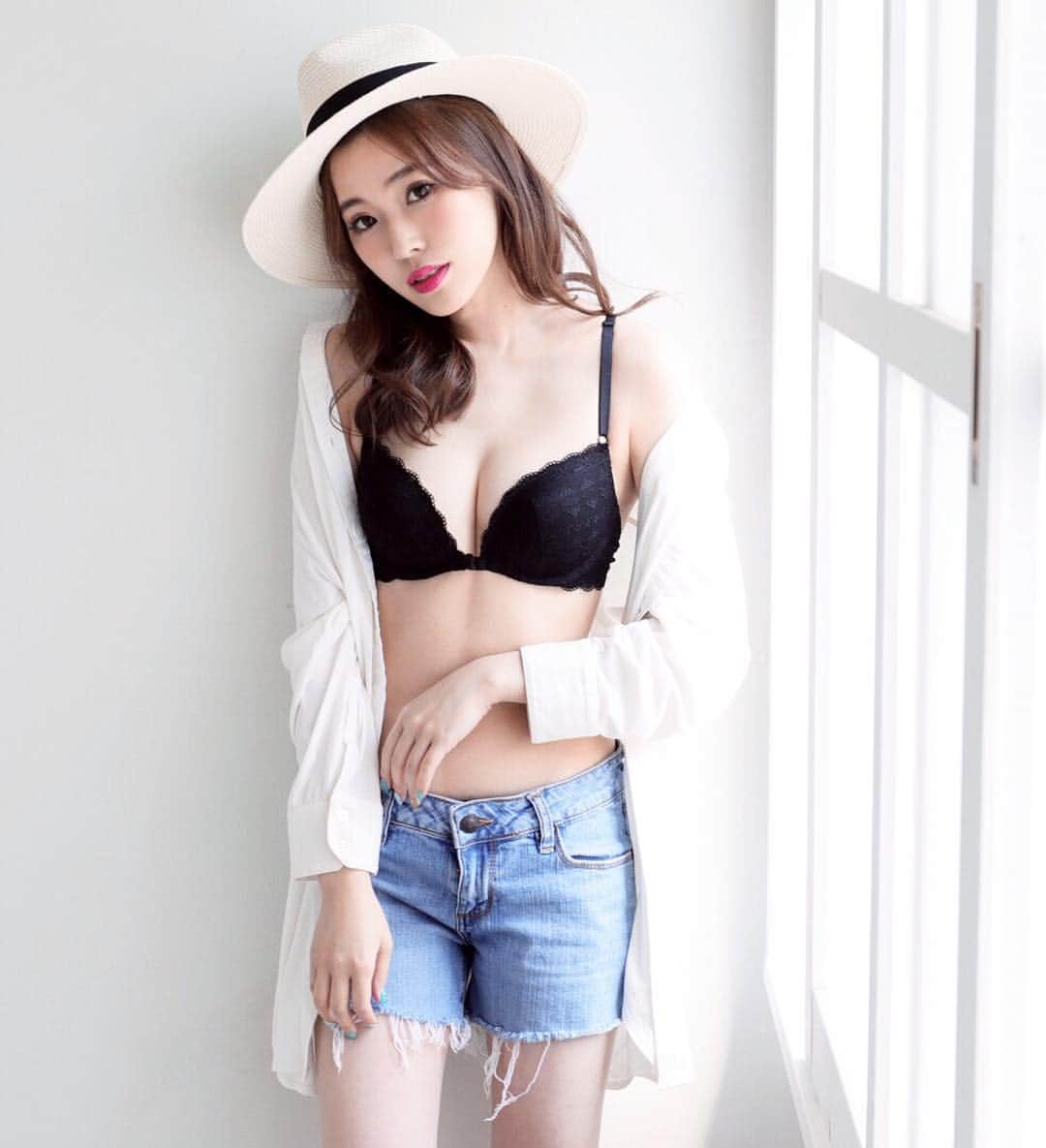 藤川沙弥のインスタグラム：「モデルをさせて頂いてるlingerie brand @aimerfeel_official さんからデータ頂きました👙💞可愛い新作がたくさんupされてるのでcheckしてみてね❣️👩🏼‍💻🔍 . . #shooting#model#happy#offshot#photo#photography#camera#portrait_perfection#撮影#モデル#撮影データ#写真#被写体#フリーモデル#ポートレート#촬영#모델#摄影#lingerie#aimerfeel#エメフィール」