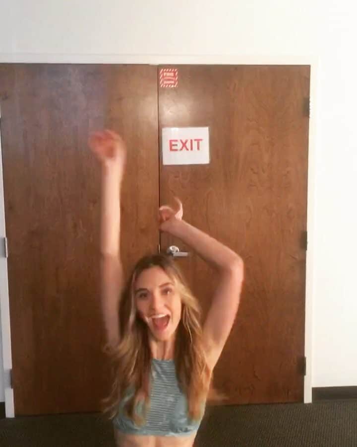 Claire Gerhardsteinのインスタグラム：「Happy because it's almost the weekend 😜 . . . #friday #dance #workisfun #friyay #weekendvibes #weekend #cheerstotheweekend #party #danceparty @rvca @rvca_womens #bikini #model #orprofessionaldancer」