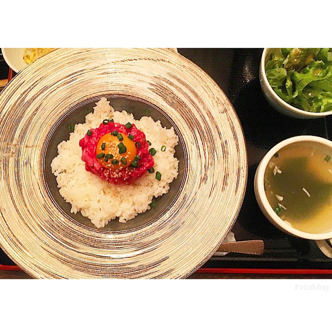 大崎佑実さんのインスタグラム写真 - (大崎佑実Instagram)「ユッケ丼😋 #grow #日本橋 #lunch」5月27日 11時38分 - osaki_yumi