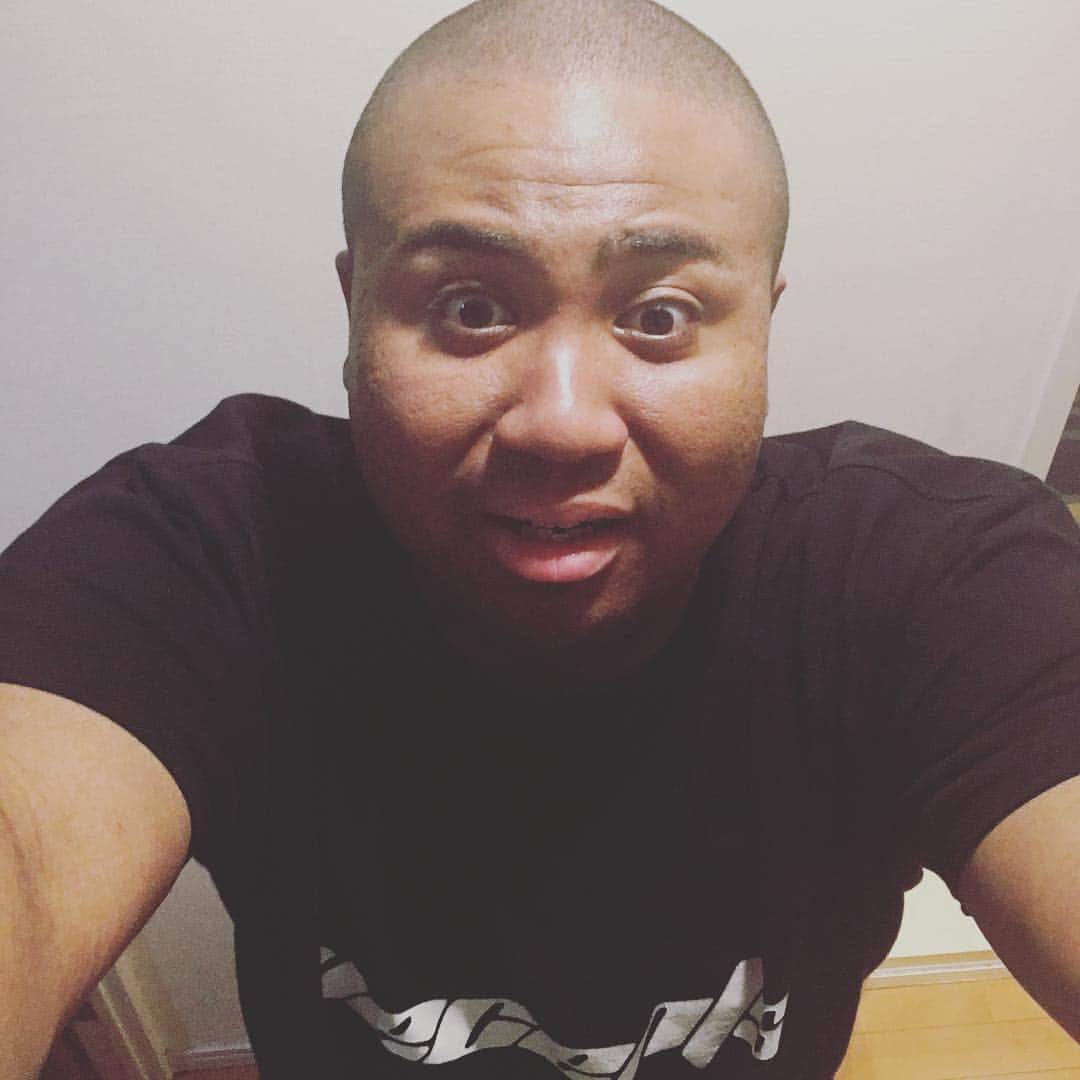 アントニーのインスタグラム：「4年ぶりの1ミリ坊主  #いつもは2ミリ #全然違う #やっぱ短い方が楽だわ〜 #長いとうっとうしいし〜 #今回はバッサリ #失恋したの？ #とか聞くのやめてね #女子 #vecents  #vecentsTシャツ」