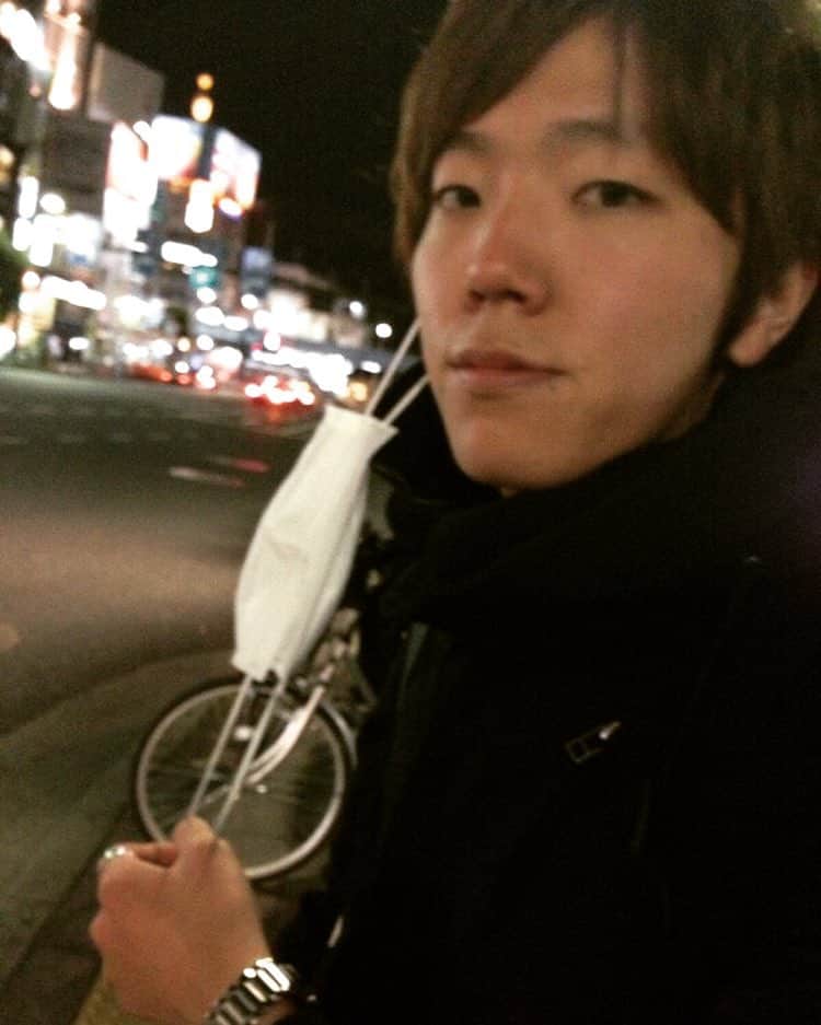 HIKAKINのインスタグラム：「5年前の写真出て来た 22歳くらいかな 若い…」
