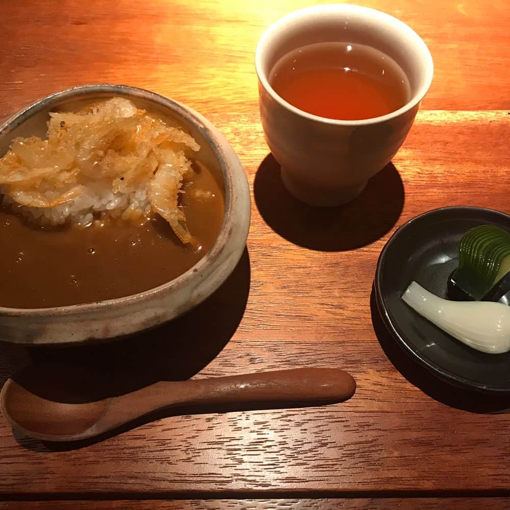 崎山一葉さんのインスタグラム写真 - (崎山一葉Instagram)「東京🗼 早めの夕食を🍴 季節の味をしっかり楽しむことができて大満足💯  そして、足つぼマッサージでギューーーって めちゃくちゃ痛いところ押されてるなう。 ジンゾウ！て言ってる。」5月27日 22時26分 - kazuha_sakiyama