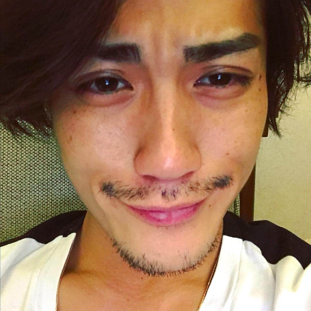 赤西仁さんのインスタグラム写真 - (赤西仁Instagram)「最近二日酔いだといつも目がこうなる。 Hungover morning.」5月28日 0時36分 - jinstagram_official