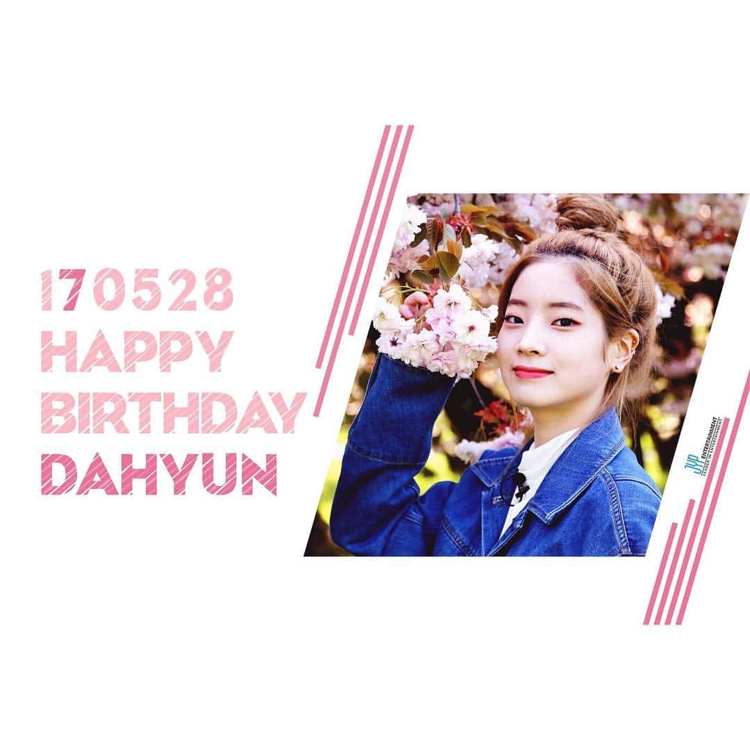 TWICE JAPANさんのインスタグラム写真 - (TWICE JAPANInstagram)「Happy Birthday DAHYUN  #HappyDAHYUNday」5月28日 1時18分 - jypetwice_japan