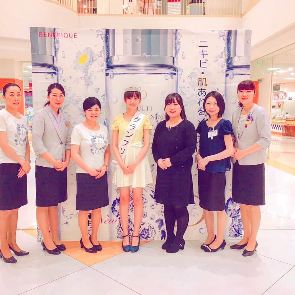 武田雛歩のインスタグラム：「昨日フジカワ様のイベントに出させて頂いた時に、日焼け止めを二種類頂きました！💞 一つはANESSA。もう一つはベネフィークディープブロックエッセンスという日焼け止め美容液です！ ブロックエッセンスの方を使ったのですが、めっちゃさらさらでコテコテ感が全然なく、ほんのり良い匂いでめっちゃ良かったです(*´-`*) 気になった方は是非✨✨ http://www.shiseido.co.jp/sw/products/SWFG070410.seam?shohin_pl_c_cd=705401  #資生堂 #ベネフィーク #ANESSA #武田雛歩」