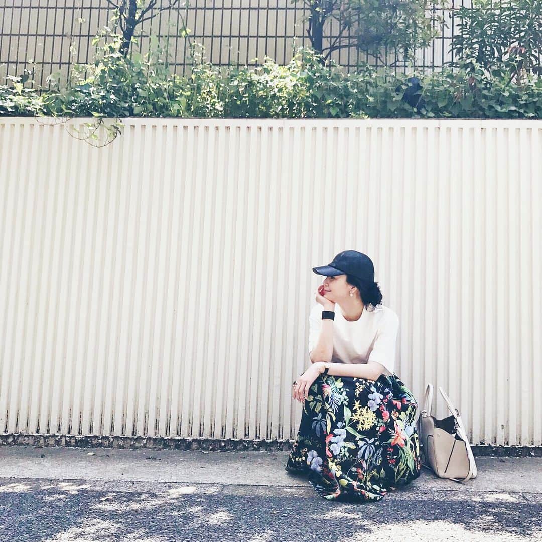 知花くららさんのインスタグラム写真 - (知花くららInstagram)「やることはいっぱいだけど ハッピーだ  #短歌な日曜です#青空見えてる#るんるん#haveanicesunday #galleryvie #rochas #rogervivier #hermes #tods @rochasofficial @rogervivier @tods」5月28日 11時53分 - chibanakurara.official