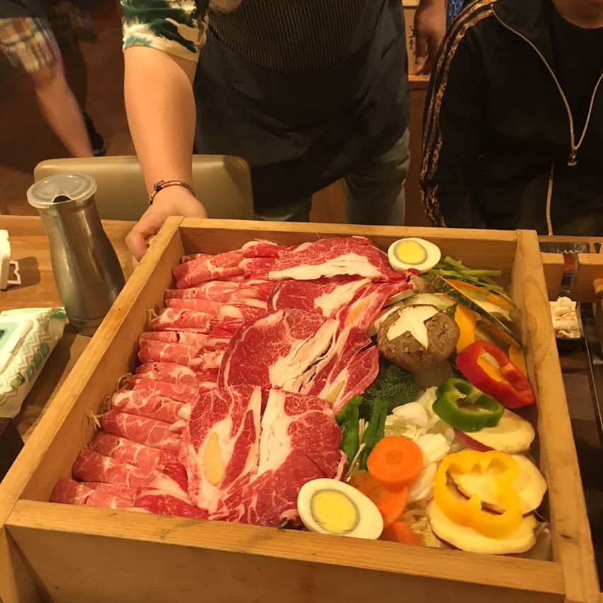 アン・ソニョンさんのインスタグラム写真 - (アン・ソニョンInstagram)「광안리에 작고 귀여운 오너쉐프레스토랑들이 많이 생겼는데.. 요기 괜츈한듯.  #세이로  #광안리 #이자까야 부산인데 물고기 말고 고기만 있다고 투덜댔더니 #고래밥 사다주는 귀요미 사장님 👍 #안선영추천맛집」5月28日 22時38分 - anney_an_love