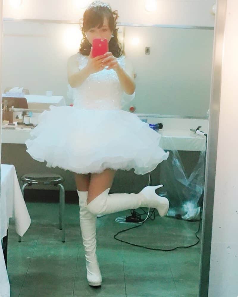 渡辺美奈代さんのインスタグラム写真 - (渡辺美奈代Instagram)「白い衣装😊」5月28日 19時29分 - watanabe_minayo