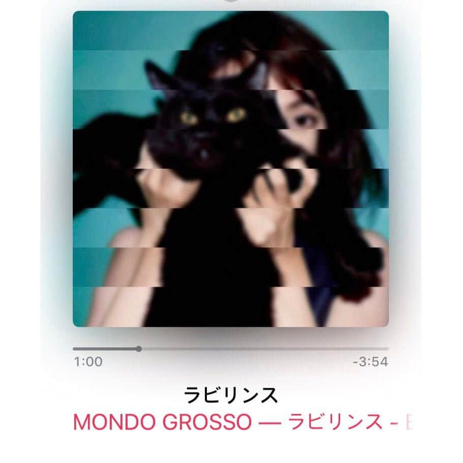 シム・ウンギョンさんのインスタグラム写真 - (シム・ウンギョンInstagram)「#mondogrosso 🎧」5月28日 19時37分 - shimxe.k_