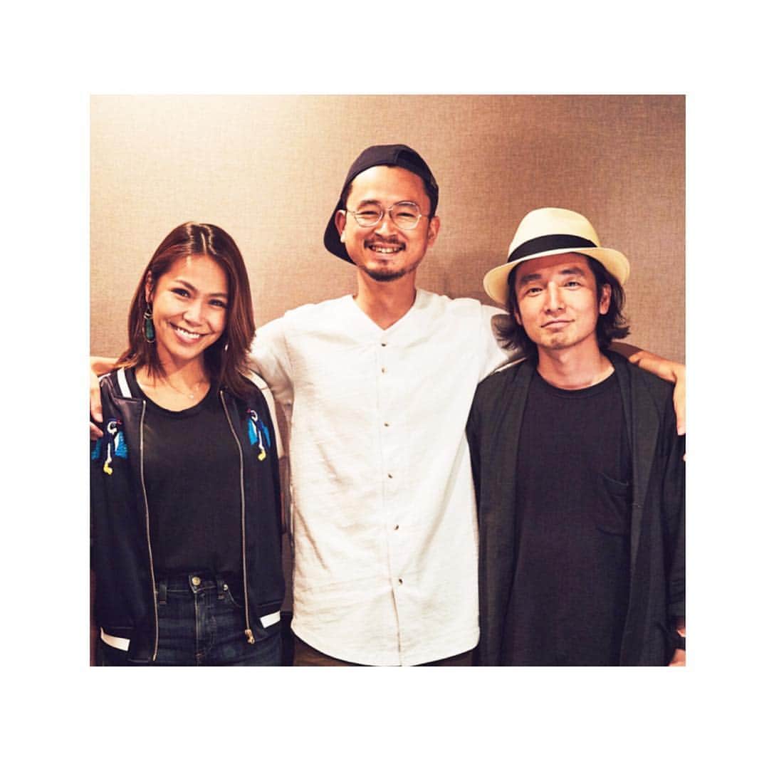 坂倉アコのインスタグラム：「Tune into J-WAVE at 10pm!!! 第2回目の放送は、ペトロールズの長岡亮介さんをお迎えしました😊 "Jeep Creative Garage"今夜22時から〜🎶 新曲ラジオ初解禁もあるかも❤️ #jwave #jeep #creativegarage #ペトロールズ #長岡亮介 #AKO #journalstandard」
