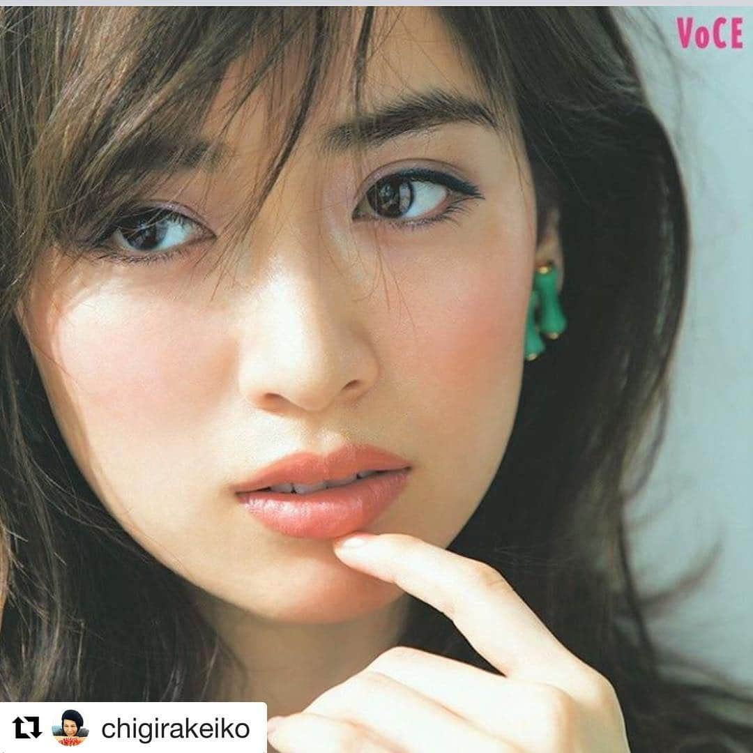 神戸健太郎さんのインスタグラム写真 - (神戸健太郎Instagram)「#Repost @chigirakeiko with @repostapp ・・・ #VOCE#7月号#モデル#泉里香#千吉良恵子の美女ってる夏メイク#カメラマン#神戸健太郎#ｽﾀｲﾘｽﾄ#コギソマナ#ヘアーメイク#千吉良恵子#cheekone #😊💕🍀#お気に入り」5月29日 7時04分 - kanbepouty