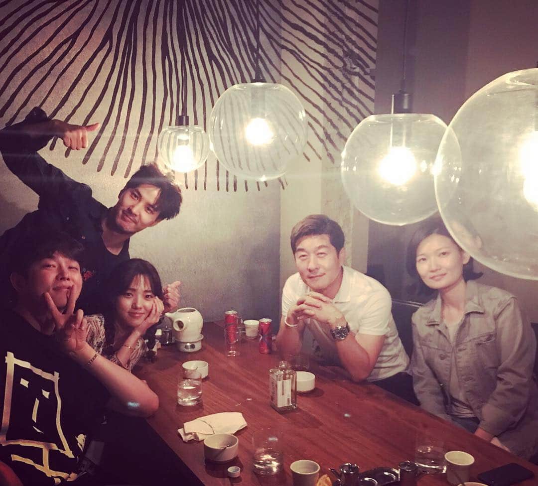キム・ジソクのインスタグラム：「현대에서 다시만난 우리!!🤘 그런데말입니다..녹수 너는 어디있는게냐?!😤」