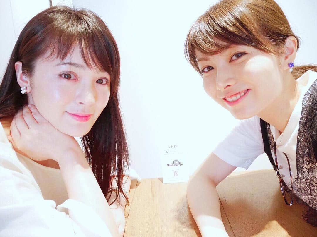 貫地谷しほりさんのインスタグラム写真 - (貫地谷しほりInstagram)「めぐやんと 先日ある所へ行って参りました！ #佐藤めぐみ #ガールズトーク #楽しいなぁ #めぐカメラ #そして #私は #今、、#ふふふ」5月29日 16時57分 - shihori_kanjiya