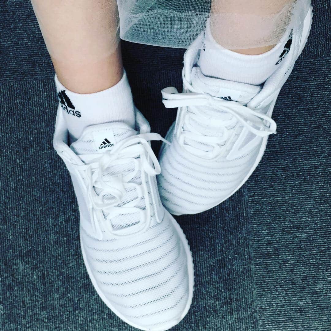 相沢梨紗さんのインスタグラム写真 - (相沢梨紗Instagram)「歩くのがとっても気持ち良い季節は、スニーカーで出かけるのよい〜🚶✨✨✨ . . . #adidas #fashion #sneaker #climacool #walking #abcmart #white #shoes #👟 #kotd #adidastokyo #instagood #japan #japanesegirl #idol #dempagumi #akihabara #tokyo #otakugirl #likeit」5月29日 20時33分 - risacheeese