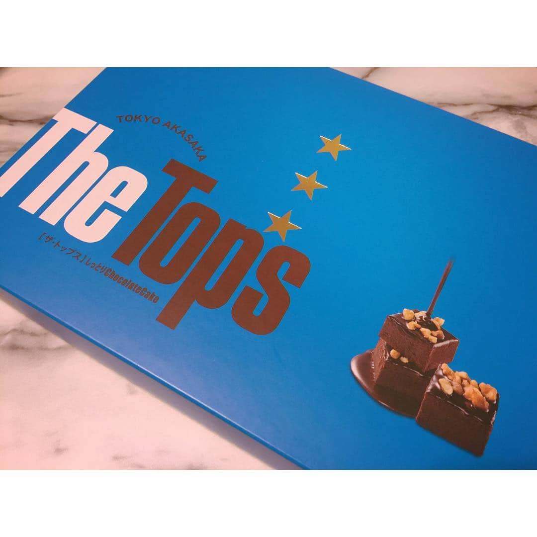 戸田れいさんのインスタグラム写真 - (戸田れいInstagram)「このデザインと色合い好きだわぁ😳💓 そして何より美味しかった🍫 #thetops#chocolatecake」5月29日 22時10分 - rei_toda