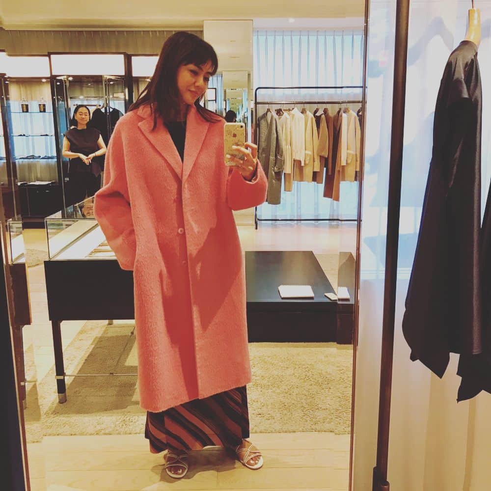 前田典子さんのインスタグラム写真 - (前田典子Instagram)「#CYCLAS#2017aw #展示会へ行ってきました  #色々と試着してみました #ムートンのジレ#大人ピンク💕 #コート #気になるものいっぱい #素敵でした❣️#好き😘💕」5月30日 0時10分 - maenorichang