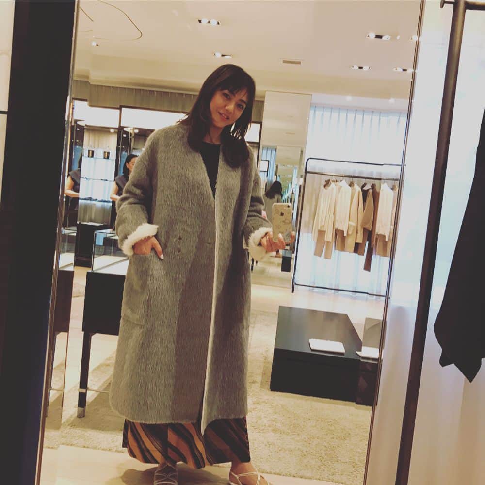 前田典子さんのインスタグラム写真 - (前田典子Instagram)「#CYCLAS#2017aw #展示会へ行ってきました  #色々と試着してみました #ムートンのジレ#大人ピンク💕 #コート #気になるものいっぱい #素敵でした❣️#好き😘💕」5月30日 0時10分 - maenorichang