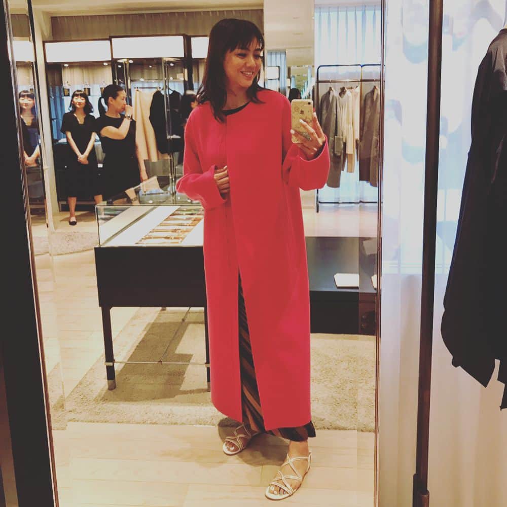 前田典子さんのインスタグラム写真 - (前田典子Instagram)「#CYCLAS#2017aw #展示会へ行ってきました  #色々と試着してみました #ムートンのジレ#大人ピンク💕 #コート #気になるものいっぱい #素敵でした❣️#好き😘💕」5月30日 0時10分 - maenorichang