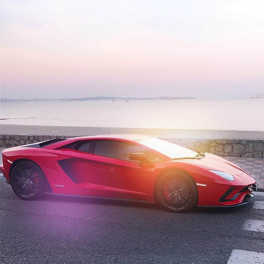 ランボルギーニさんのインスタグラム写真 - (ランボルギーニInstagram)「This year in Cannes another star was the protagonist: Aventador S Coupé. #Lamborghini #AventadorS #Cannes2017」5月30日 1時36分 - lamborghini