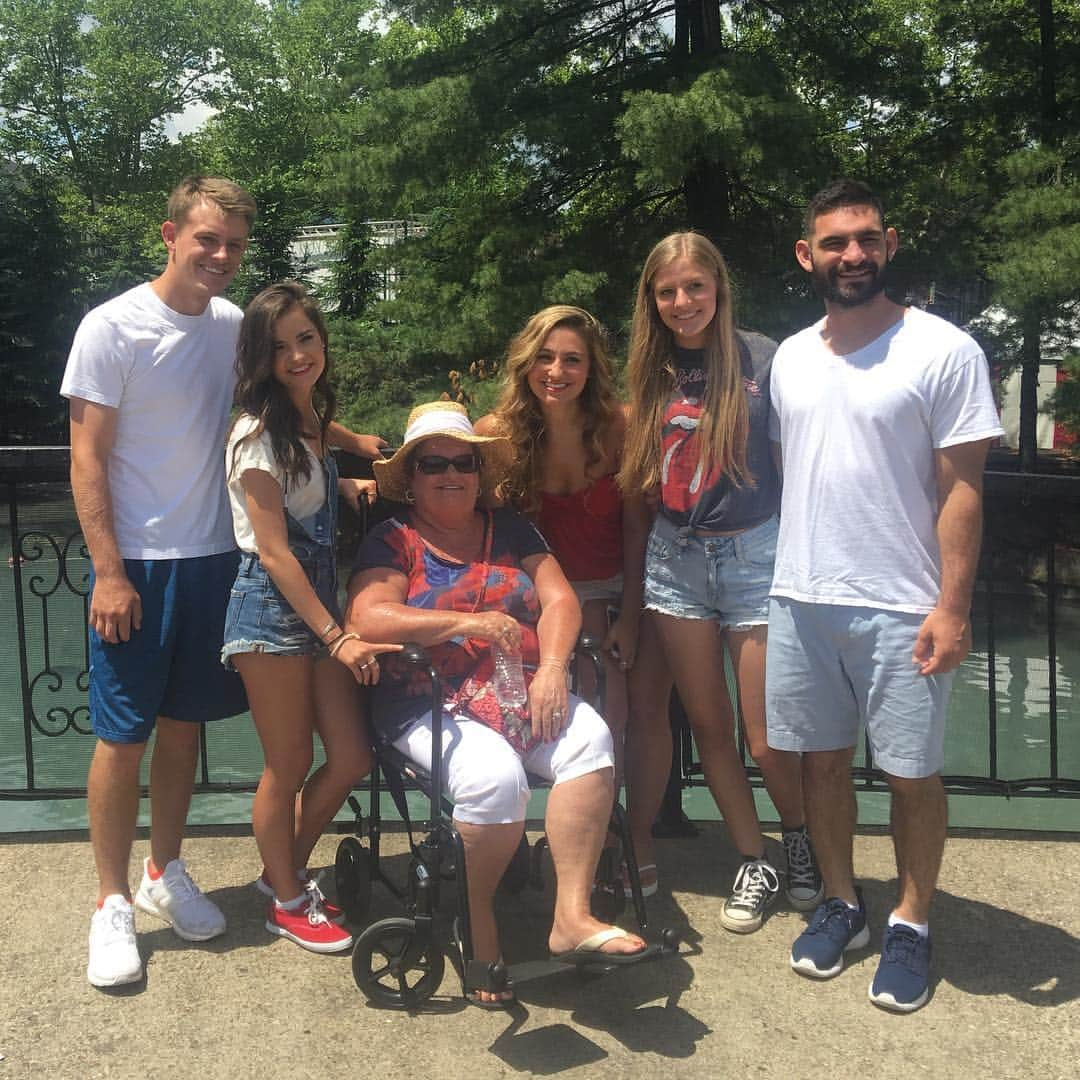 ケリー・ハイランドさんのインスタグラム写真 - (ケリー・ハイランドInstagram)「Happy Memorial Day #kennywood」5月30日 5時42分 - kellylhyland