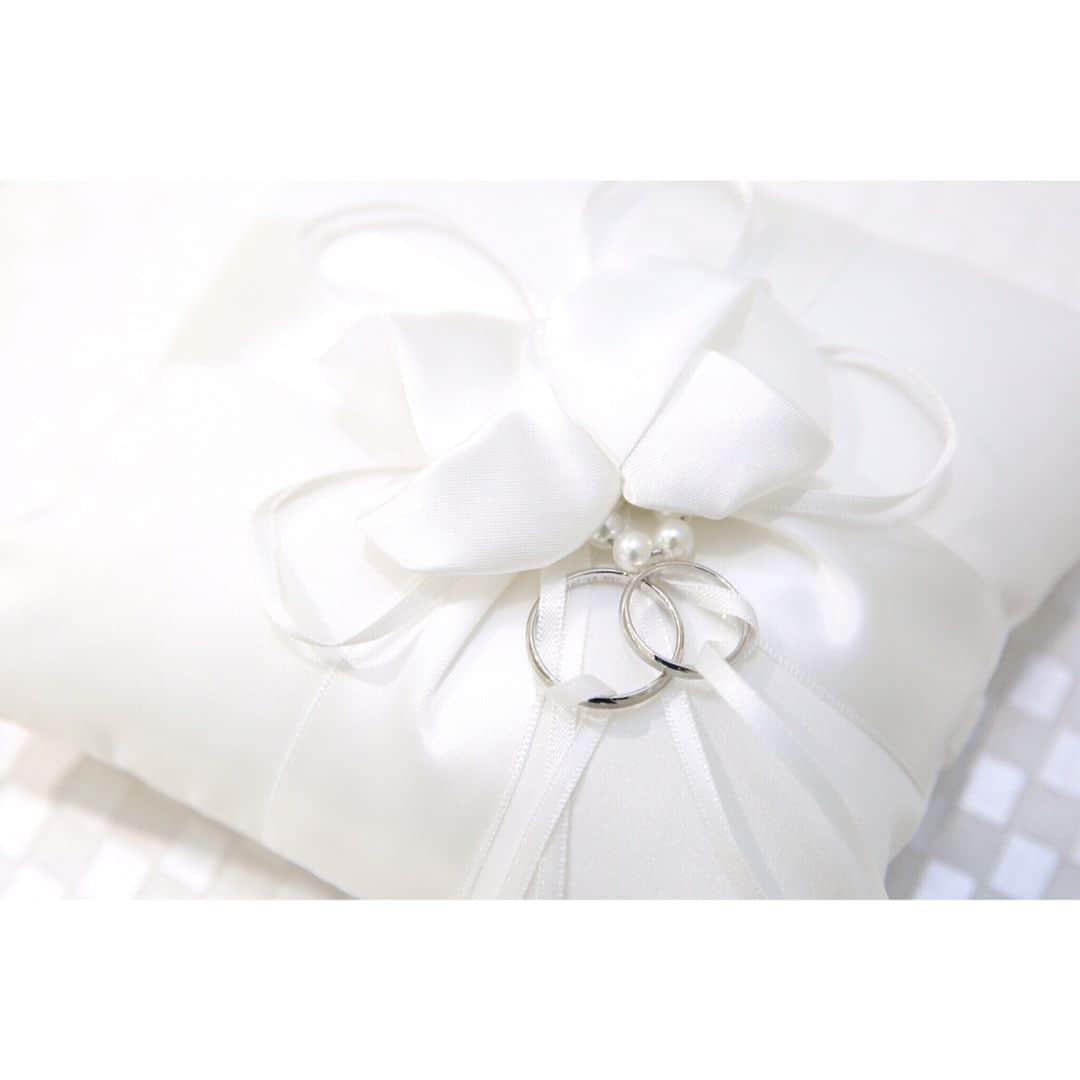 FAST WEDDING VITAさんのインスタグラム写真 - (FAST WEDDING VITAInstagram)「先日ご結婚式を挙げられた方のウェディング小物❤️ #fastweddingvita #ファストウェディングヴィータ #ウェディングドレス#和婚#海外ウェディング#レストランウェディング #ウェディングフォト #フォトウェディング #結婚写真#結婚式前撮り#カメラマン #ウェディングレポ #プレ花嫁#卒花嫁#プレ花嫁卒業 #花嫁#花嫁ヘア #結婚準備#結婚式準備#結婚式DIY #日本中のプレ花嫁さんと繋がりたい #全国のプレ花嫁さんと繋がりたい #東京#品川区#天王洲アイル #マタニティ#チャペル#和装 #チャペルと和装スタジオセットプランあります！」5月30日 20時21分 - fast_wedding_vita