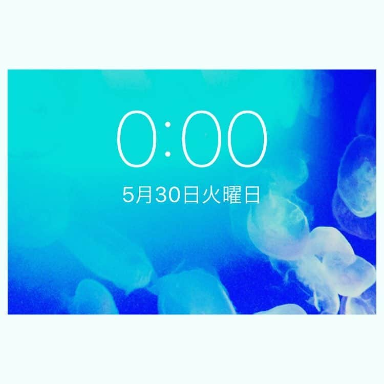 上原香代子さんのインスタグラム写真 - (上原香代子Instagram)「どうも、三十路です。 本日、2017.5/30で30歳になりました。 火の中水の中をがむしゃらに駆け抜けた20代。あんなことやこんなことがあったなぁと昨日は感慨深かったです。 たくさんの出会いと別れ。傷つけたり傷つけられたり。でもどれも今の私を作ってくれた事柄なんだと思うとすべてに感謝。 さぁ30代も楽しんでいきたいと思っております。 いつも側にいてくれる周りの皆さん、ありがとう！今後とも末長くよろしくお願いいたします。 #mybirthday #20170530 #0530 #三十路 #30歳 #30代スタート #皆さんのおかげです」5月30日 22時57分 - kayoko_uehara