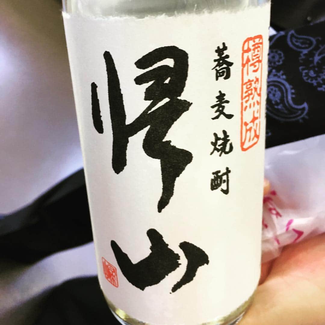 万波奈穂のインスタグラム：「この間長野で飲んだ焼酎が美味しくて忘れられない。バーボンみたいな味(バーボンあんまり飲んだ事ないけど)#長野の焼酎#帰山#新幹線で飲み切りました#東京で飲めるとこ知りたい」