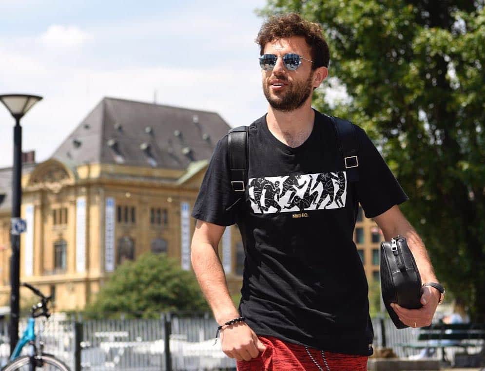 のインスタグラム：「🇨🇭」