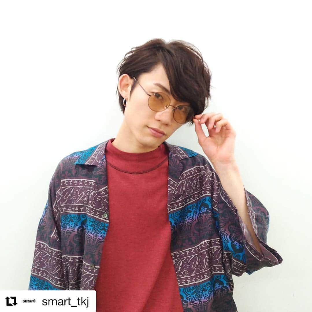 Zoff Officialのインスタグラム：「好評発売中の #smart 7月号には話題のイケメン #花沢将人 さん(@masatohanazawa_official)が登場‼️誌面ではZoffの新作 #サングラス を素敵に着用いただいています🕶✨ smart 7月号、是非チェックしてみてください😆✨ ： #zoff #zoff_eyewear #ゾフ #eyewear #sunglasses #丸サングラス #Repost @smart_tkj (@get_repost) ・・・ 発売中のsmart7月号には、話題のイケメン花沢将人さんが登場！！今日のように晴れた日には欠かせない、Zoffのサングラスを使ったコーディネイトを披露してくれました👓☀🌻 Zoffのサングラス、フレームの種類も多くカラーレンズも豊富でオススメです！！ #花沢将人 #Zoff #サングラス #smart7月号 #smartオフショット #smart #宝島社」