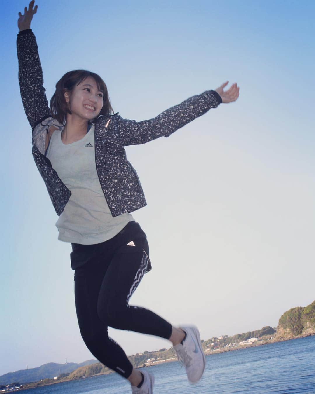 高野祐衣さんのインスタグラム写真 - (高野祐衣Instagram)「#jump #sea #smile」5月31日 20時18分 - yuipooon12_06