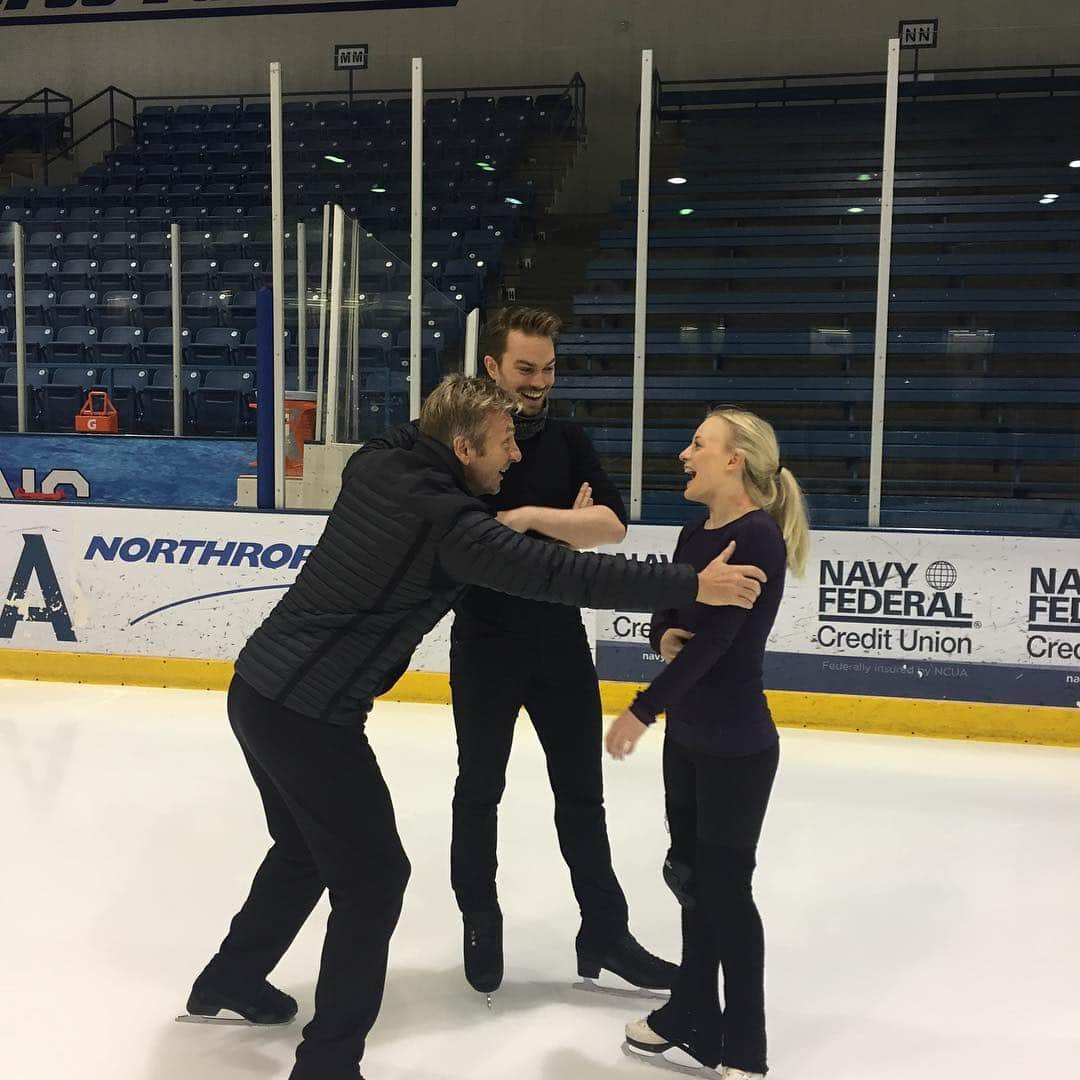 ペニー・クームズさんのインスタグラム写真 - (ペニー・クームズInstagram)「"Guess what!!??" Our Short Dance for 2017/18 is to Torvill and Dean's version of Rhumba D'Amour choreographed by Christopher Dean and awesomely remixed by @skatingmusicguy 🇬🇧#icedance #iceskater #pathtopyeongchang #latin #torvillanddean #rhumba #legacy #lovemyjob」6月1日 0時24分 - pennycoomes