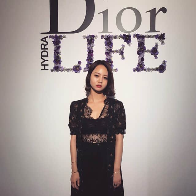 NANAMIさんのインスタグラム写真 - (NANAMIInstagram)「. Dior LIFE のイベントにお邪魔してきたよ〜〜🌿 肌チェックしたら思ったより肌の調子がよかった♡♡ 潤い95%だったのよかったまだぷるぷるっぽい🤤🤤 明るさのケアを教えてもらってきたよ♡ #ディオールライフ #ディオール新スキンケア #dior #diorlife #つるぴか #でこ #namnana」6月1日 19時53分 - nanami023