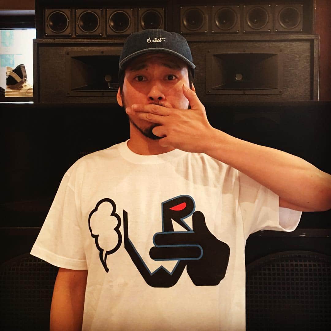 RYO the SKYWALKERのインスタグラム：「このTシャツ覚えてる人〜🙌 ESP Trick Star 10周年につき再販されます！別カラーもあるんやでー」