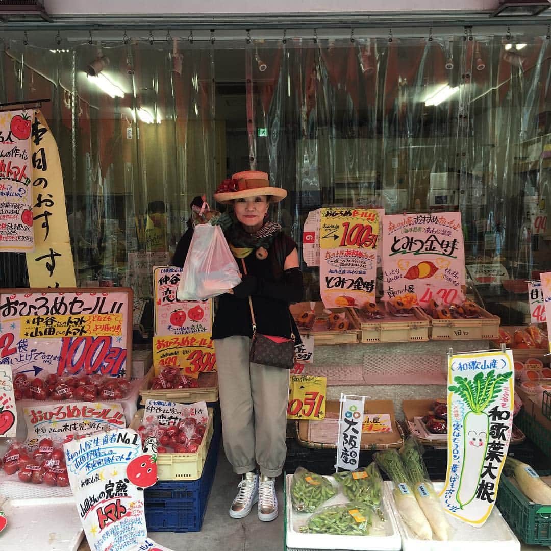 末成由美さんのインスタグラム写真 - (末成由美Instagram)「お漬物の材料を買いに本町にある森の小屋さんで、新鮮で美味しい野菜がいっぱい💕」6月1日 16時20分 - yumisuenari